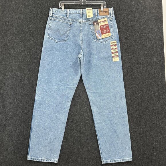 Wrangler Jeans Mens 38x32 Relaxed Fit Straight Leg Denim Rugged Wear NWT - Picture 3 of 13